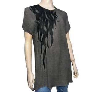 Lost & Found Ria Dunn Women’s Sz M Gray Black Wearable Art Silk Short Sleeve Top